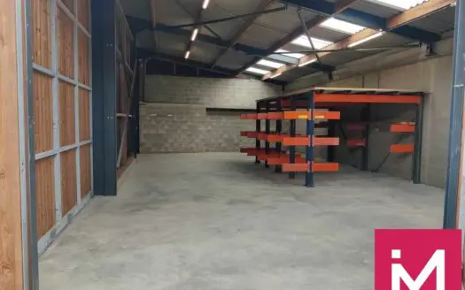 Industriel à louer  112 m², 750 €