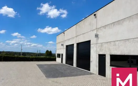 Industriel à louer  140 m², 800 €