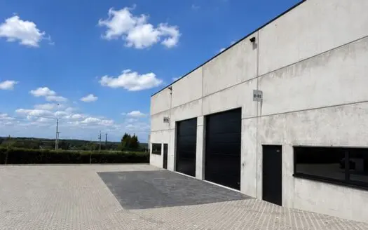 Industriel à louer  140 m², 800 €